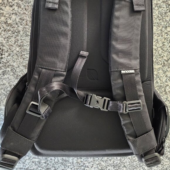 NWT Incase Designs ICON Lite Pack 15"βSleek Protection On the Go π (#706) - Picture 6 of 11